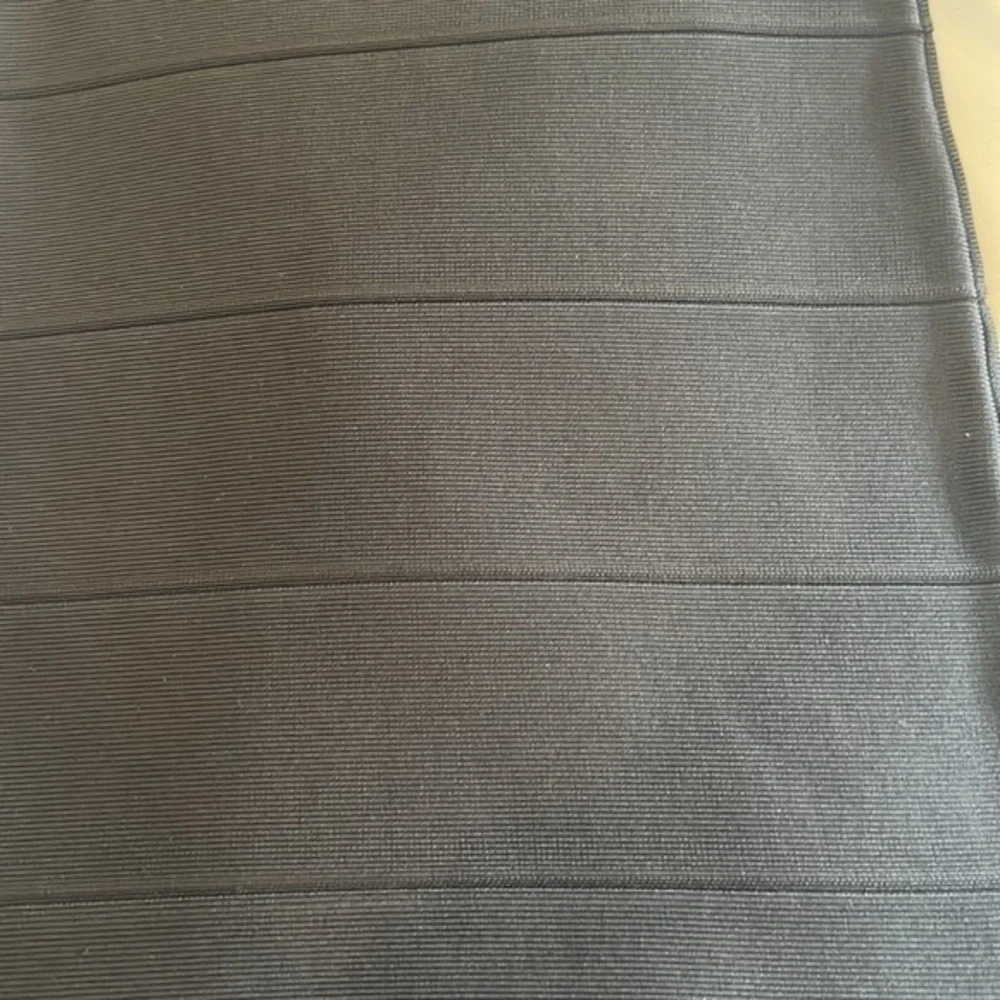 BCBG BODYCON BLACK SKIRT SIZE XS